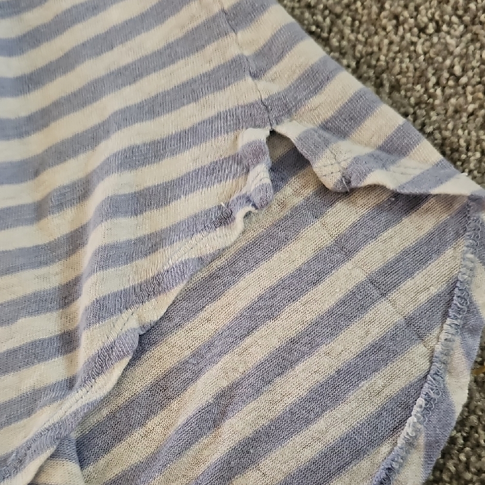 D3🔹️C&C California Light Blue and White Linen Top - Picture 3 of 4